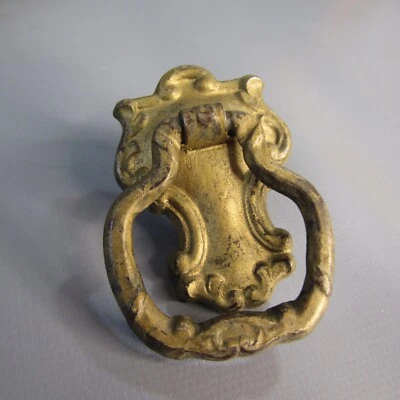 Tirador de cajón vintage ornamentado latón metal antiguo giratorio 1,5"x2" estilo llamador de puerta Foto 1 de 3