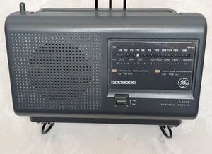 Vintage GE 7-2662C 2 Band Portable AM/FM Radio Receiver Tested Works Great - Picture 1 of 3