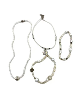 4 Stck. Set Perlen Armbänder-Halskette-Fußkettchen Weiß Glas Schmetterling Charm Silber - Bild 1 von 24