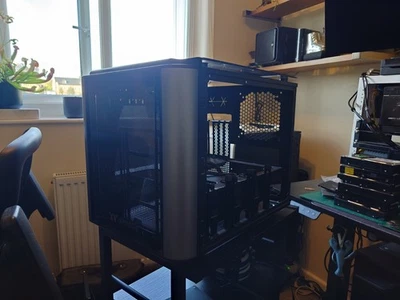 Thermaltake Level 20VT tempered glass case MiniITX microATX - Image 1 of 4