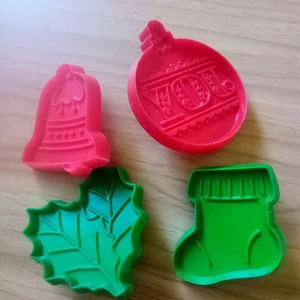 Cortadores de galletas de Navidad Hallmark campana acebo adorno calcetín - Imagen 1 de 7