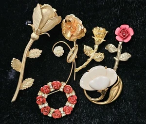 6p Lot Vtg Rose Flower Brooch Pins Goldtone Red White 2 Signed Jones NY DM Rose - Picture 1 of 12