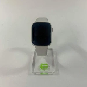 GPS Only Apple Watch Series 8 45MM Silver Aluminum White Sport Band MNUP3LL/A - Photo 1 sur 5