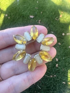 Vintage Yellow and cream colored rhinestones 1.75” dia Brooch Pin Estate Lovely - Picture 1 of 6