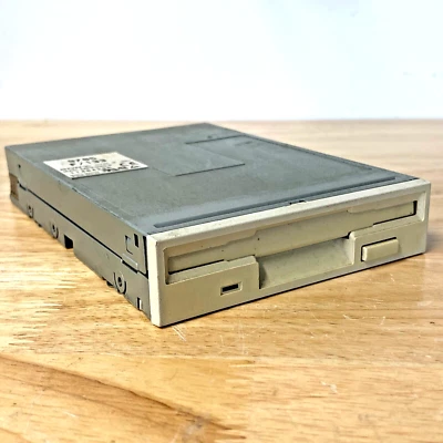 Sony MPF920 3.5 inch 144MB Internal Floppy Drive - Image 1 of 4