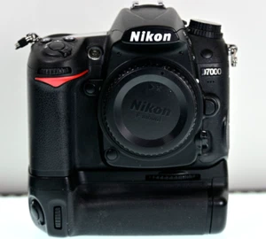 Nikon D D7000 16.2MP DSLR AND MB-D11 WITH ONLY 26,812 SHUTTER COUNT - Picture 1 of 10