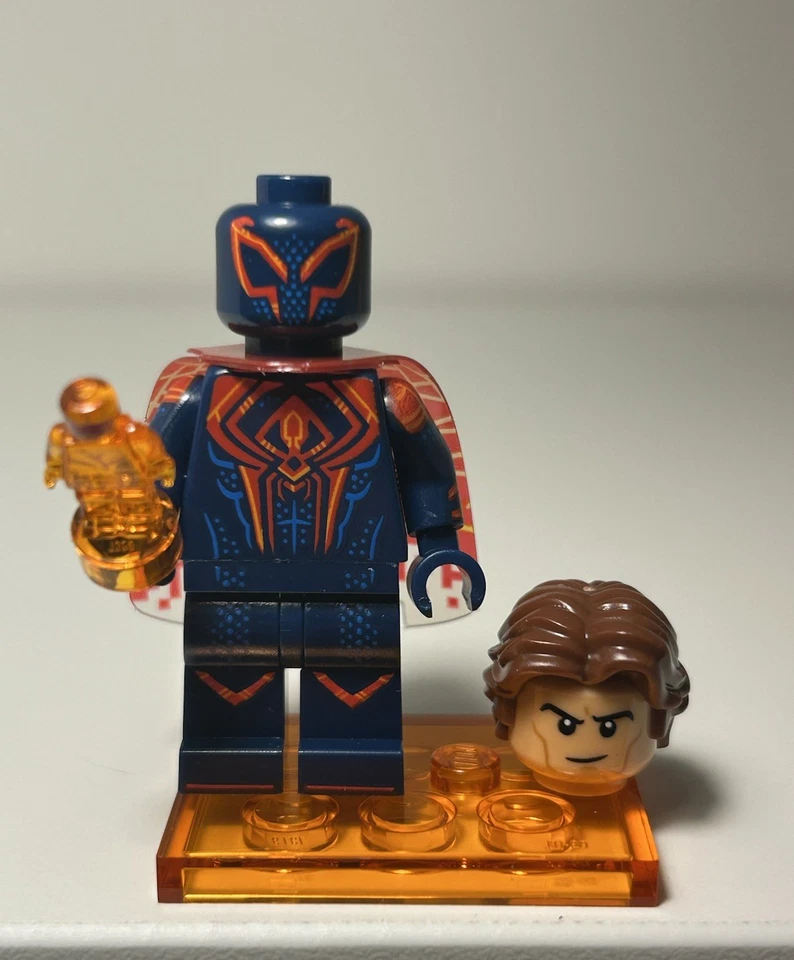 LEGO Spiderman 2099 Minifigura 71050 Spiderverse Miles Morales Marvel CMF NUEVO Foto 1 de 3