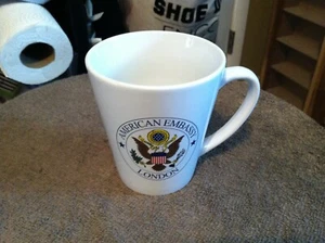 Taza de café blanca American Embassy London - Imagen 1 de 4