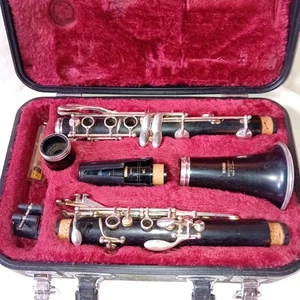 GOOD CONDITION VINTAGE YAMAHA 64 CLARINET with PLATED MOUNTS Serial No 001908 - Picture 1 of 19