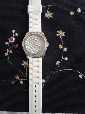 Reloj Vivani correa de silicona blanca para mujer tono plateado esfera blanca Foto 1 de 4