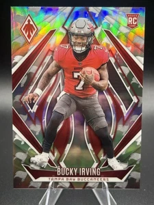 Logotipo del equipo Panini Phoenix Bucky Irving #166 2024/299 RC Buccaneers - Imagen 1 de 3