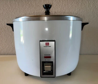Vintage TOSHIBA Japan (RC-180D) 9-Cup Electric Rice Cooker White w/Manuals - Image 1 of 4