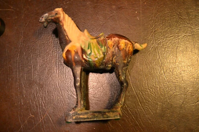 Винтажная керамическая фигурка лошади династии Тан с капельной глазурью коричневая - Изображение 1 из 4