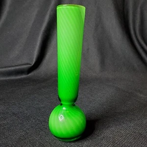 Vaso vintage svedese Bud vetro artistico striscia diagonale verde lampadina base bolla 8" MCM - Foto 1 di 15