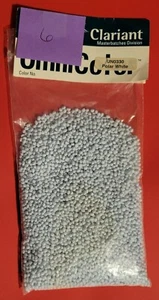 Clariant Omnicolor Plastic Color Concentrate Polar White UN0330, 6 oz - Picture 1 of 2