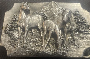 Siskiyou 1989 3-D Belt Buckle Horses Q-35 Brass Buckle w/ Metal Loop USA Made - Picture 1 of 9