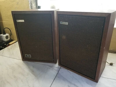 Altavoces de estantería Bell & Howell de colección gabinetes de madera (¿amplificador incorporado?) Foto 1 de 4