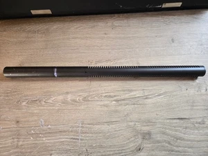 Audio Technica AT835a Line Gradient Condenser Shotgun Microphone with case - Picture 1 of 9