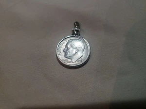 Vintage 1975 D Groschen Anhänger Halskette ohne Kette - Bild 1 von 3