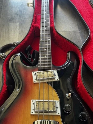 Винтажная электрическая бас-гитара Univox Hi Flier 1960-е/1970-е - Изображение 1 из 4