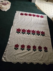 Tenda da finestra in pizzo floreale ricamato bianco, rosso e verde 60x84+18". 2... - Foto 1 di 12