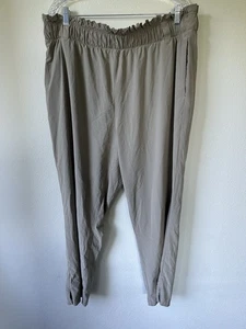 Pantalones Stylus Talla Grande 1X Pull On Frente Plano Ajustados Cónicos Taupe Secado Rápido Ligeros - Imagen 1 de 8