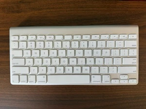 GENUINE Apple Wireless Bluetooth Keyboard A1314 Mac Aluminium - Picture 1 of 2