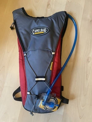 camelbak Trinkrucksack classic in Grau-Rot - Bild 1 von 2
