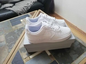 Nike Air Force 1 White - Picture 1 of 5