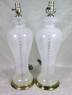 Par de lámparas vintage de cristal de Murano blanco remolino de vidrio mediados de siglo modernas de 20 pulgadas de alto Foto 1 de 4