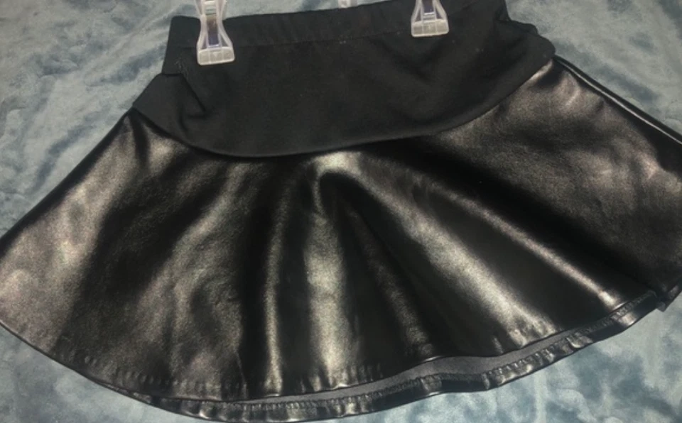 Polo Ralph Lauren 女孩黑色人造皮革荷叶边滑冰裙 16 女孩 — 第 1/1 张图片