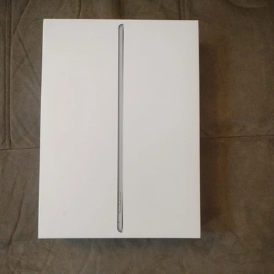 Apple iPad (5th Generation) A1822 32 GB, Wi-Fi, 9.7 in - Space Gray - Image 1 of 4
