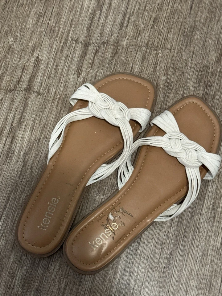 Sandalias planas Kensie blancas y tostadas talla 9,5 diseño trenzado Foto 1 de 4