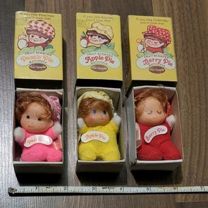 •{🍎•🍒•🍑}• 1980er Fun World Matchbox Pocket Fruit Puppen •3 Stück•{🍎•🍒•🍑}• - Bild 1 von 21