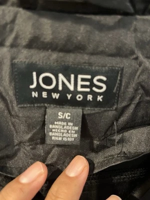 Jaqueta de chuva feminina Jones New York com capuz corta-vento preta tamanho pequeno - Imagem 1 de 4