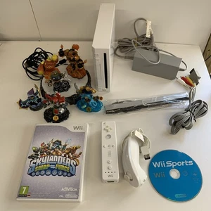Paquete de consola Wii Skylanders Swap-force con juego y figuras - Imagen 1 de 9