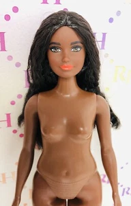 Muñeca BARBIE Fashionistas 166 CURVY Africana AA Híbrido REBODY PATRÓN DE CABELLO RIZADO - Imagen 1 de 7