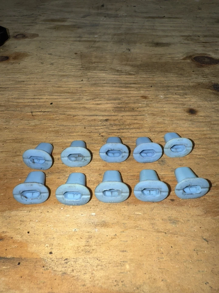 Infiniti G35 2003-2007 cupé 350Z exterior un pilar clip ojal hembra OEM Foto 1 de 3