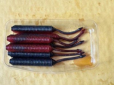 Spro Pin Tail Stick 3.5” Amino Bite Formula Red Bug Foto 1 de 3