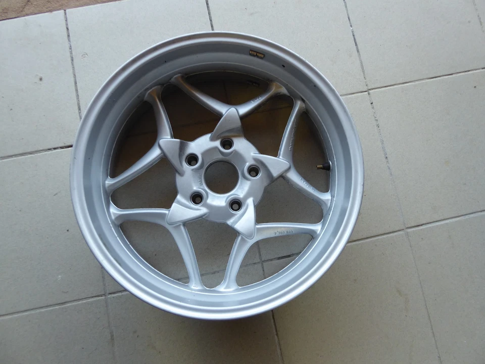 BMW K 1200 GT  Cerchio posteriore 17 x 5,5 2007 2010 COD 36317706553 - Immagine 1 di 4