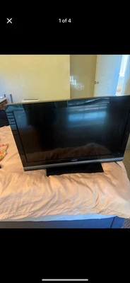 Vizio E-Series E320-A0 32" 720p HD LED LCD Television - Image 1 of 4