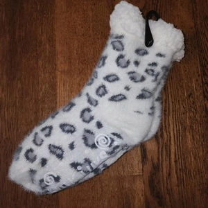 Ladies Leopard Muk Luks Sole Grippers NWOT - Picture 1 of 5
