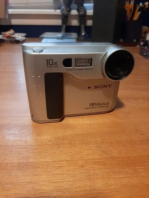 Sony FD Mavica Digital Still Camera MVC-FD75 used Saves to 3.5” Floppy Disk - Image 1 of 3