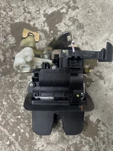 Original Audi A5 2018 - Heckklappenschloss Kofferraumschloss - 8W0827503 - Bild 1 von 5