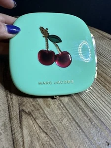 Marc Jacobs Beauty Omega Glaze All-Over Foil Luminizer Highlighter GILTY Cherry - Picture 1 of 8