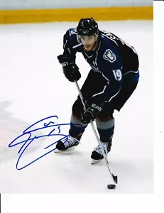 COLORADO AVALANCHE JOE SAKIC SIGNIERTES STRASSENTRIKOT 8 X 10 - Bild 1 von 1