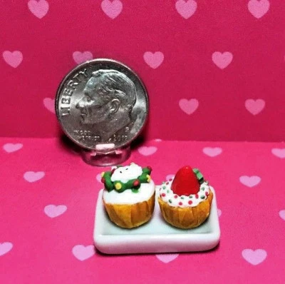 Dollhouse Miniature Cupcakes - 2 Cupcakes Decorated for Christmas - 1:12 - Image 1 of 4