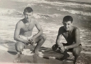 Guapos chicos sin camisa musculoso torso desnudo hombres jóvenes gay int foto de colección 2875 - Imagen 1 de 3