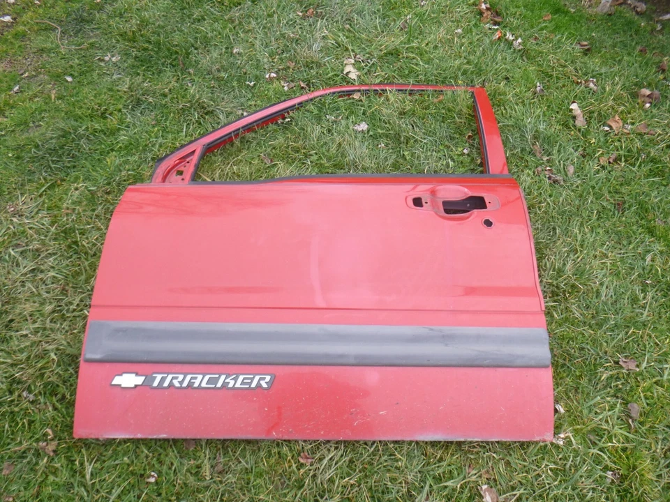 Chevrolet Tracker 2002 puerta delantera lado del conductor delantero izquierdo rojo Foto 1 de 4