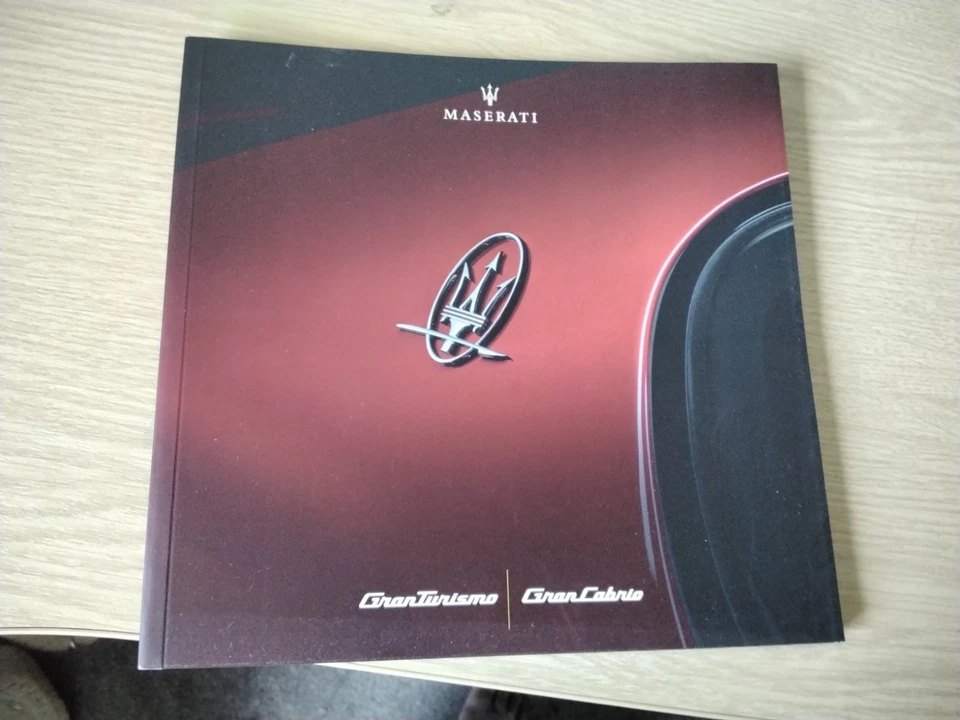 Folleto Maserati Gran Turismo/Gran Cabrio - 58 páginas a todo color Foto 1 de 1